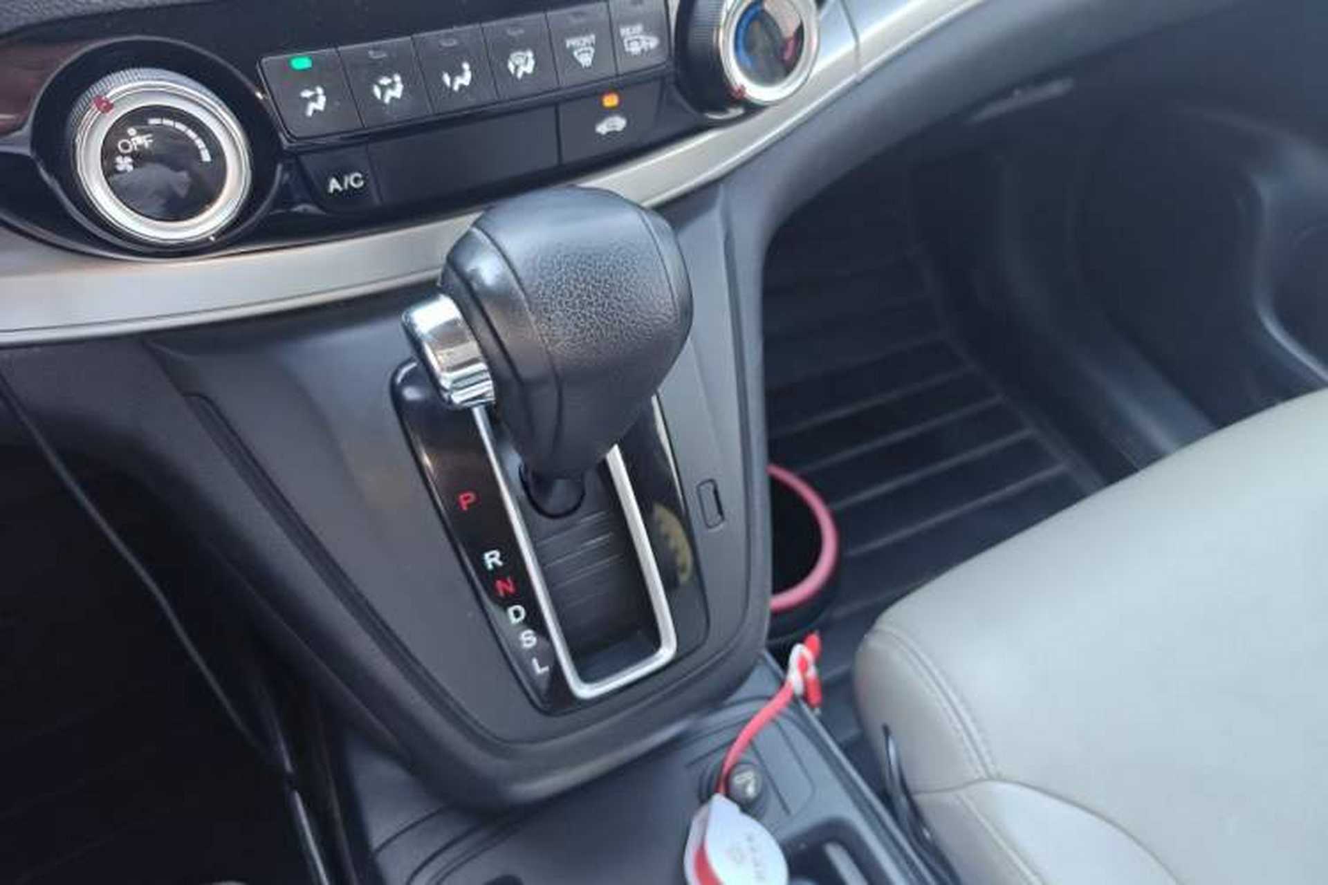 Used Honda CR-V 2016 2.0L two-wheel drive Urban Edition Gear Lever