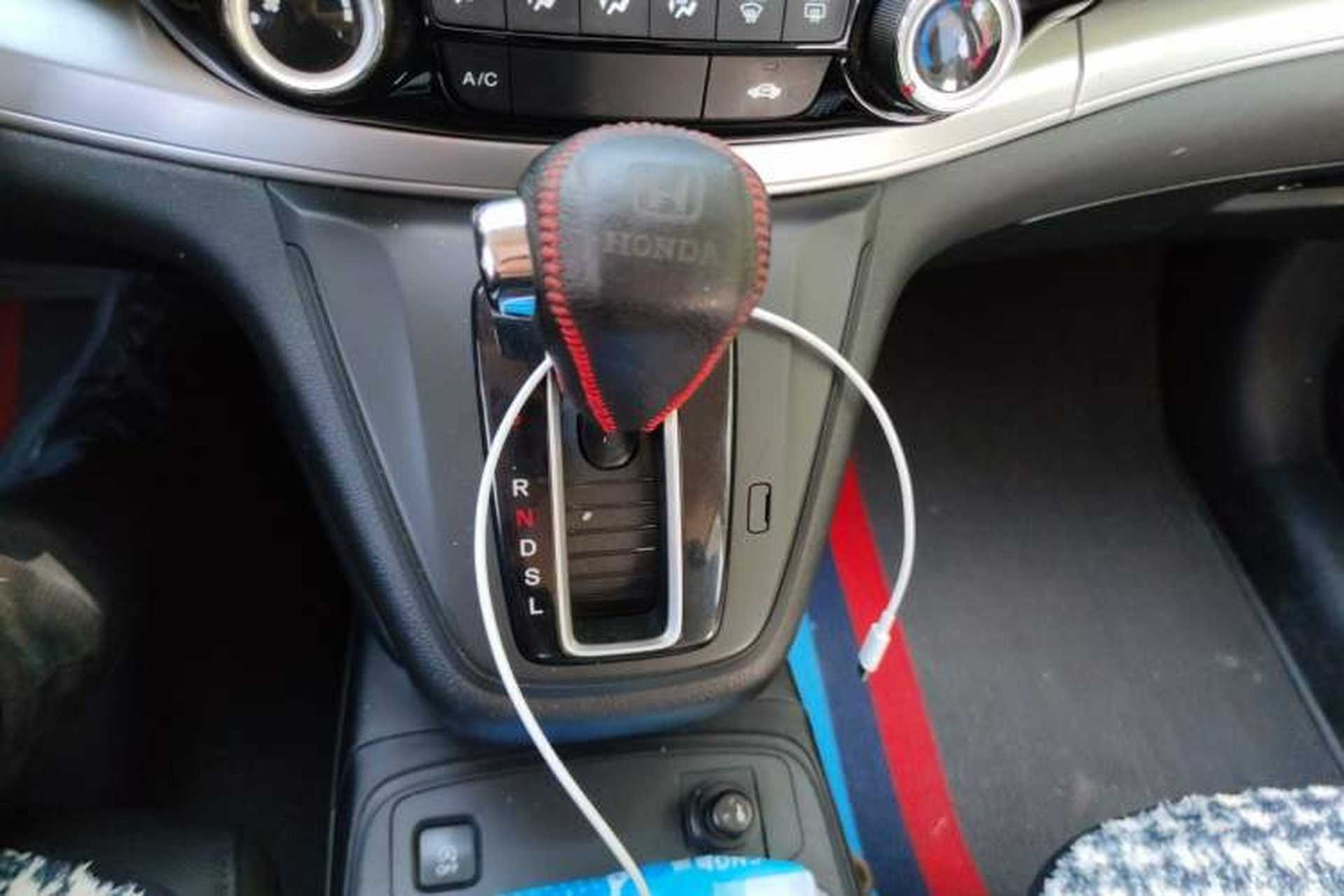 Used Honda CR-V 2016 2.0L two-wheel drive Urban Edition Gear Lever