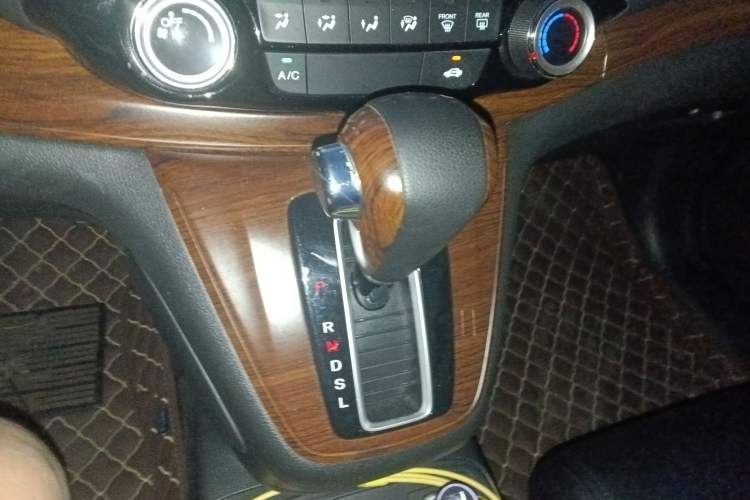Used Honda CR-V 2016 2.0L Two-Wheel Drive Classic Edition Gear Lever