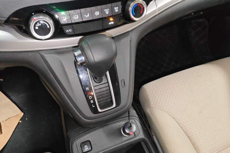 Used Honda CR-V 2016 2.0L Two-Wheel Drive Classic Edition Gear Lever