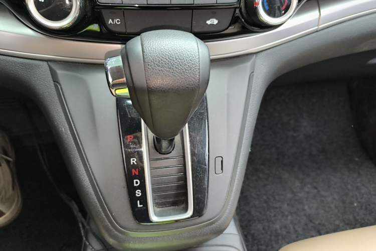 Used Honda CR-V 2016 2.0L Two-Wheel Drive Classic Edition Gear Lever