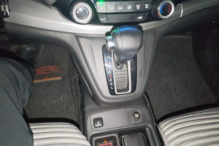 Used Honda CR-V 2016 2.0L Two-Wheel Drive Classic Edition Gear Lever