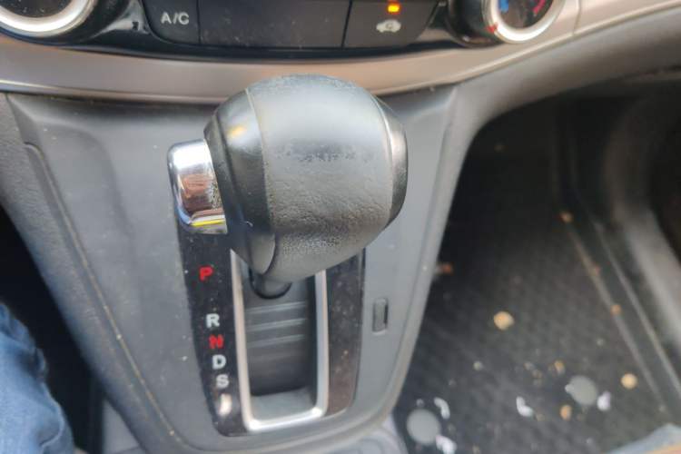 Used Honda CR-V 2016 2.0L Two-Wheel Drive Classic Edition Gear Lever