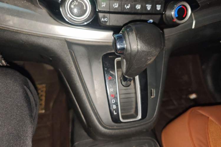 Used Honda CR-V 2016 2.0L two-wheel drive Urban Edition Gear Lever