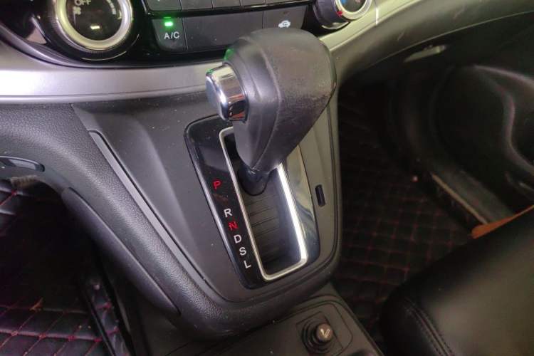 Used Honda CR-V 2016 2.0L two-wheel drive Urban Edition Gear Lever