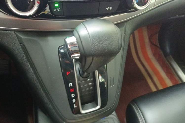 Used Honda CR-V 2016 2.0L two-wheel drive Urban Edition Gear Lever