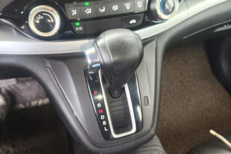 Used Honda CR-V 2016 2.0L Two-Wheel Drive Classic Edition Gear Lever