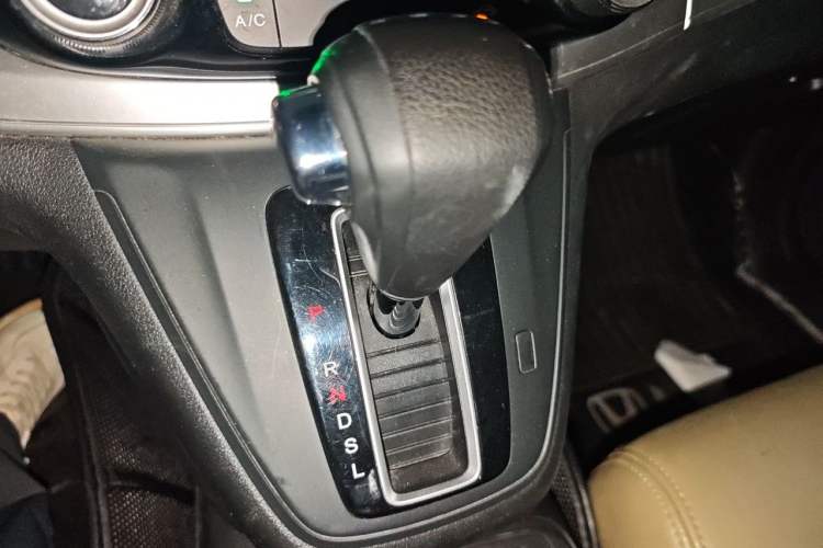 Used Honda CR-V 2016 2.0L Two-Wheel Drive Classic Edition Gear Lever