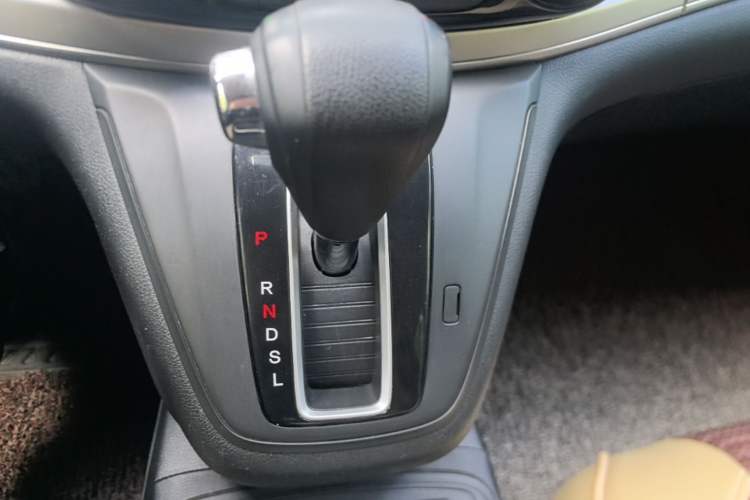 Used Honda CR-V 2016 2.0L Two-Wheel Drive Classic Edition Gear Lever