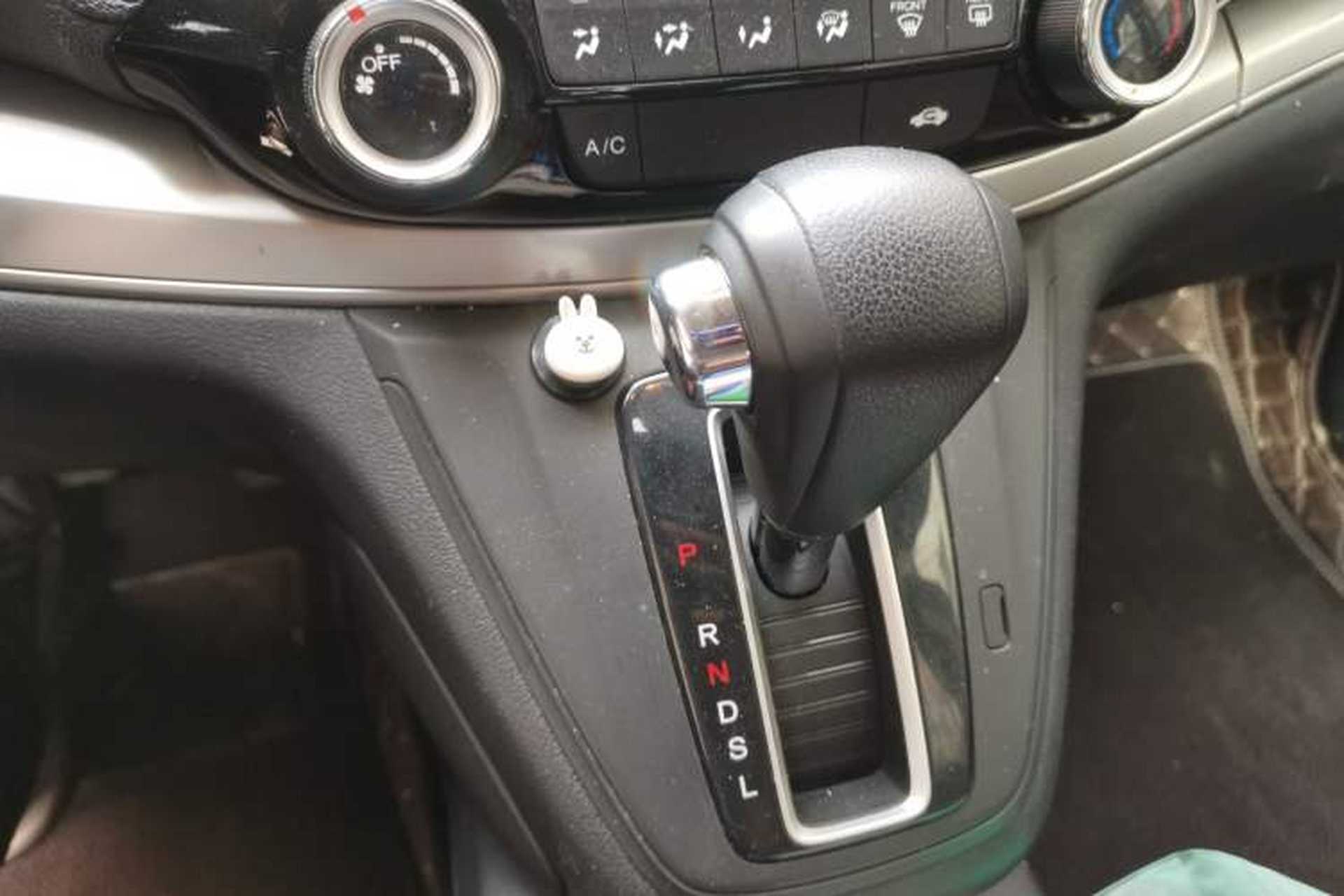 Used Honda CR-V 2016 2.0L two-wheel drive Urban Edition Gear Lever