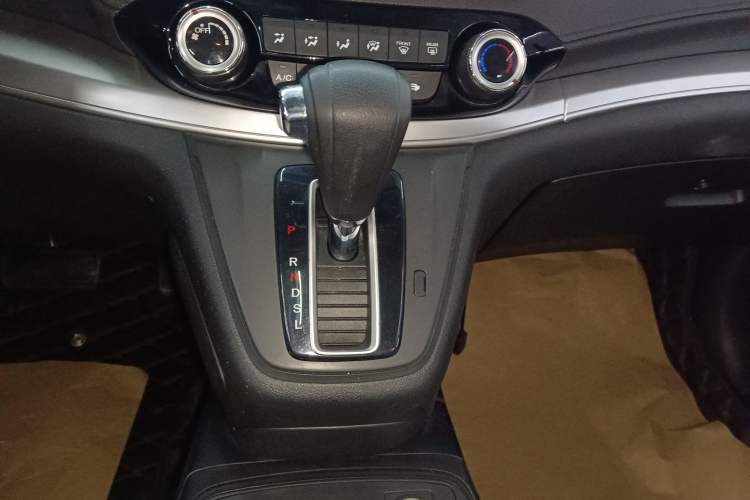 Used Honda CR-V 2016 2.0L two-wheel drive Urban Edition Gear Lever