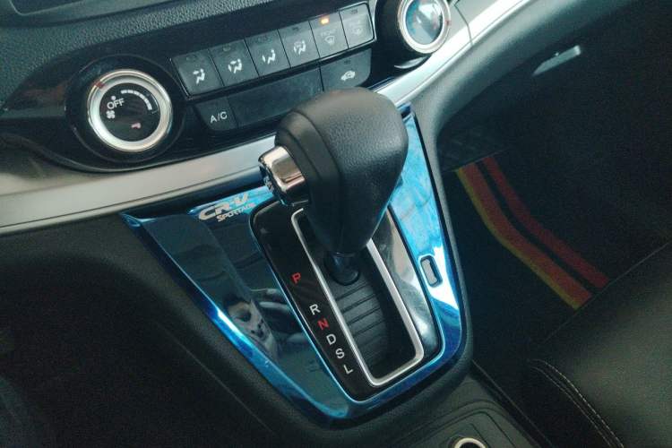 Used Honda CR-V 2016 2.0L two-wheel drive Urban Edition Gear Lever