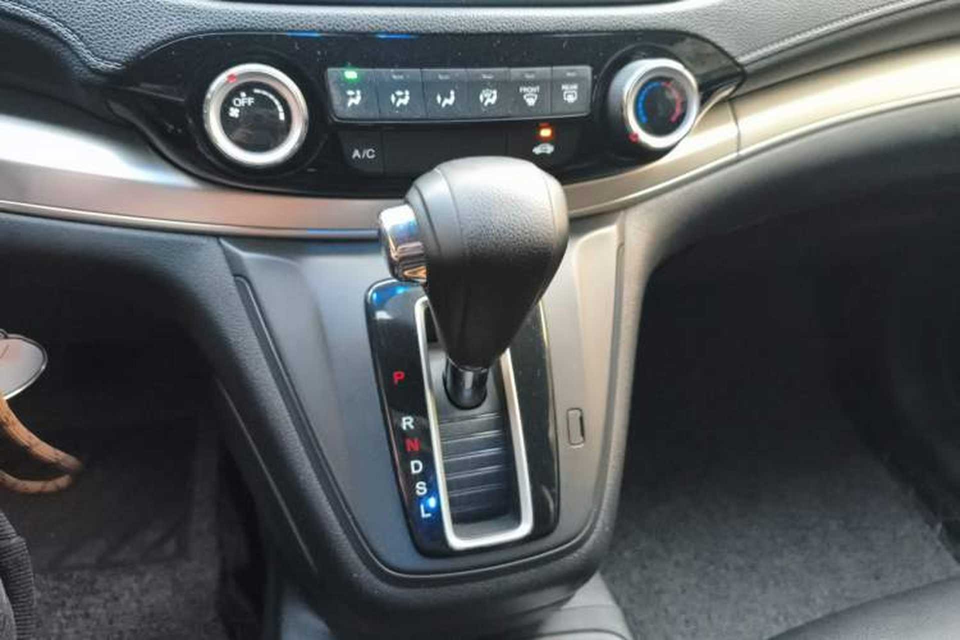 Used Honda CR-V 2016 2.0L two-wheel drive Urban Edition Gear Lever