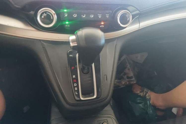 Used Honda CR-V 2016 2.0L Two-Wheel Drive Classic Edition Gear Lever