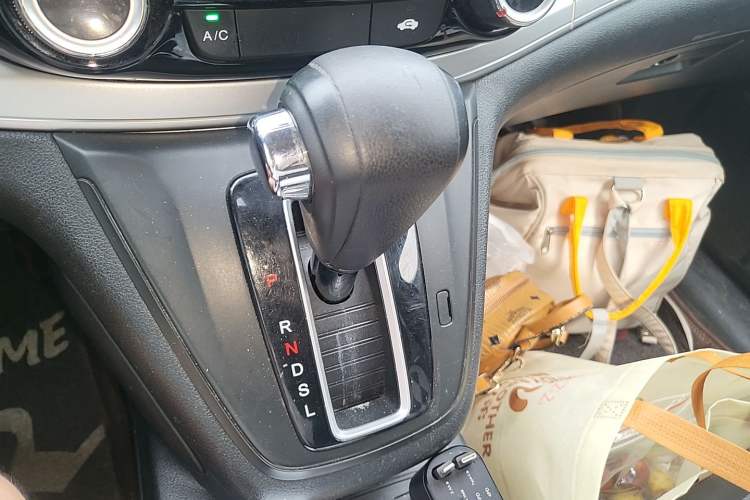 Used Honda CR-V 2016 2.0L two-wheel drive Urban Edition Gear Lever