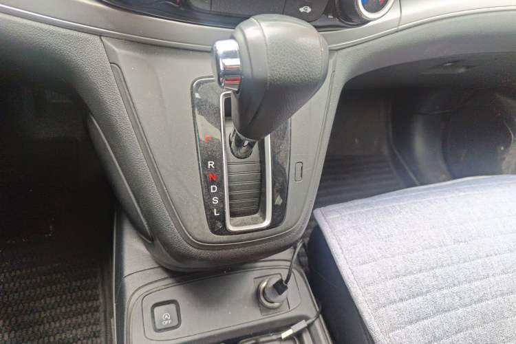Used Honda CR-V 2016 2.0L two-wheel drive Urban Edition Gear Lever