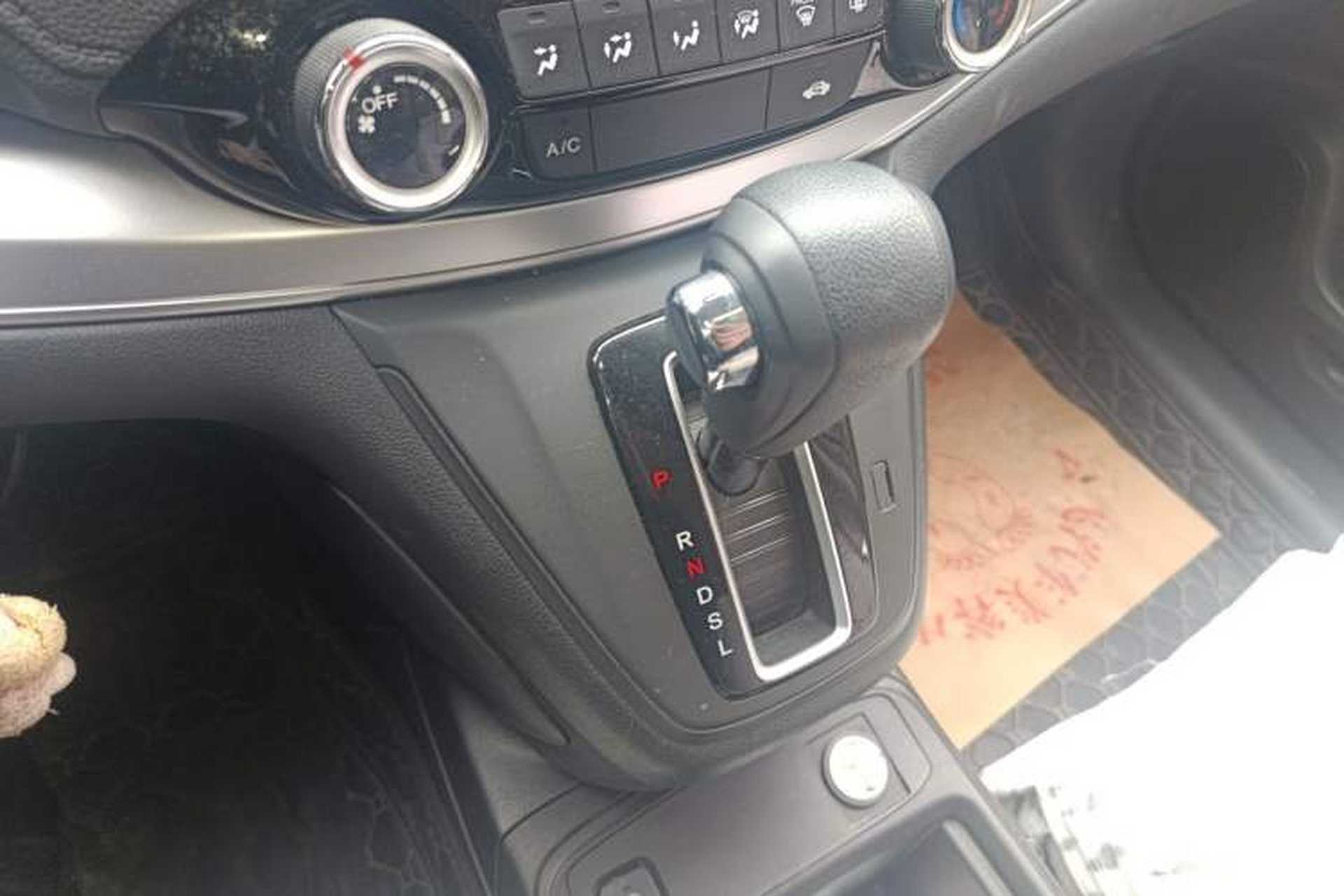 Used Honda CR-V 2016 2.0L two-wheel drive Urban Edition Gear Lever