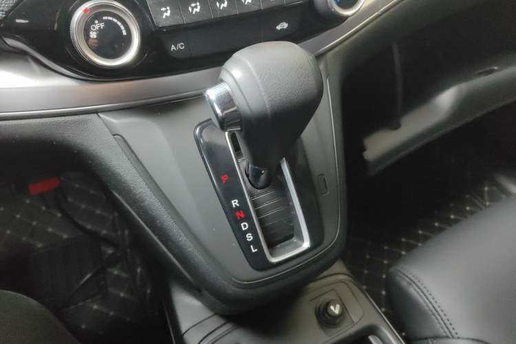 Used Honda CR-V 2016 2.0L two-wheel drive Urban Edition Gear Lever