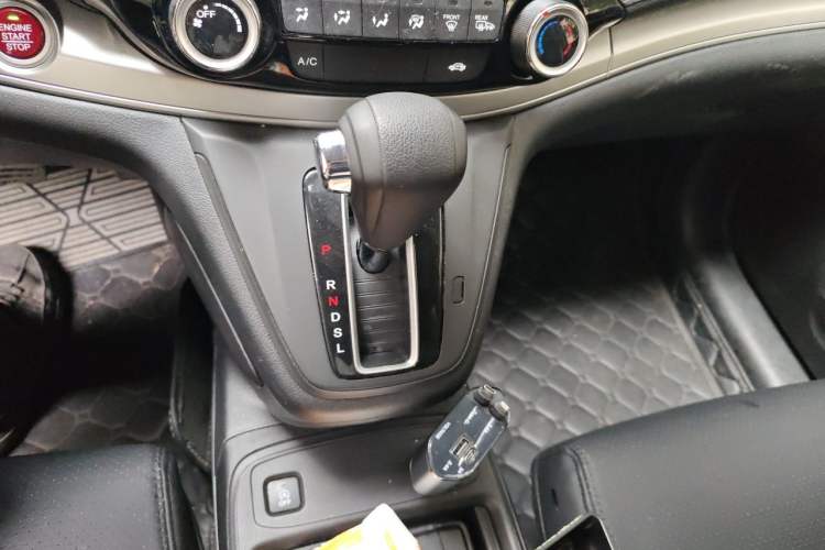Used Honda CR-V 2016 2.0L two-wheel drive Urban Edition Gear Lever