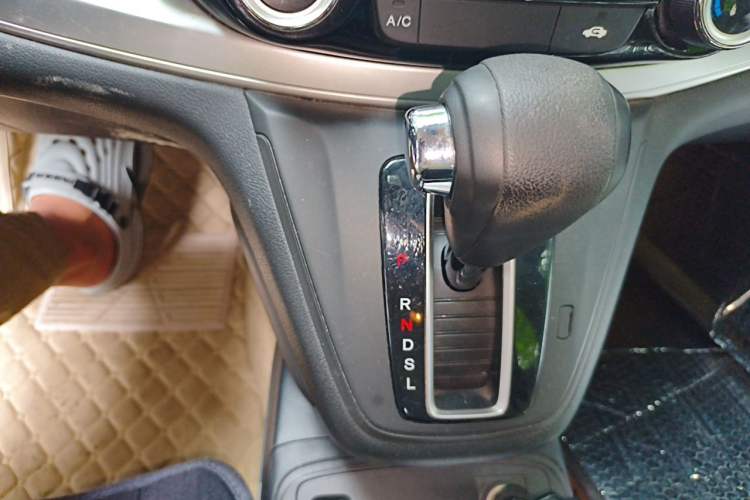 Used Honda CR-V 2016 2.0L Two-Wheel Drive Classic Edition Gear Lever
