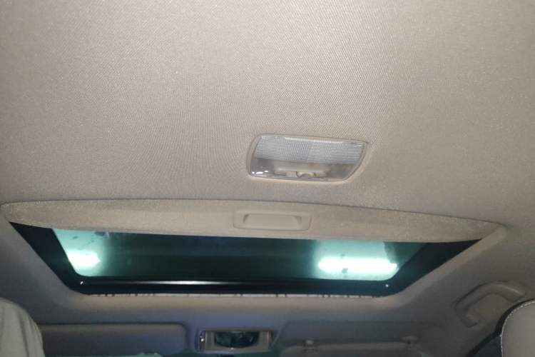 Used Honda CR-V 2016 2.0L two-wheel drive Urban Edition Headliner