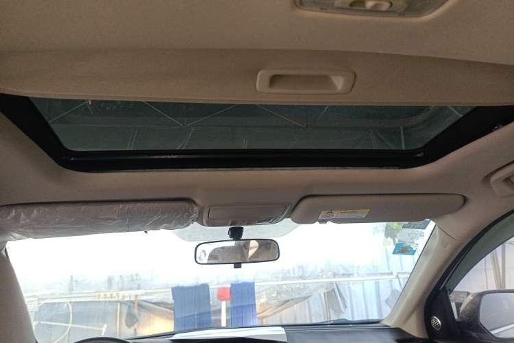 Used Honda CR-V 2016 2.0L two-wheel drive Urban Edition Headliner