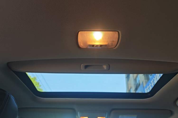 Used Honda CR-V 2016 2.0L two-wheel drive Urban Edition Headliner