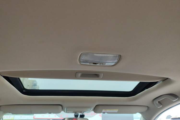 Used Honda CR-V 2016 2.0L two-wheel drive Urban Edition Headliner