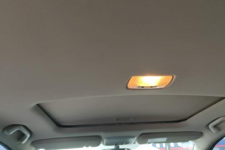 Used Honda CR-V 2016 2.0L two-wheel drive Urban Edition Headliner