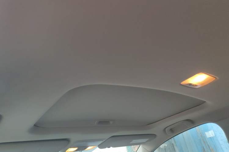 Used Honda CR-V 2016 2.0L two-wheel drive Urban Edition Headliner