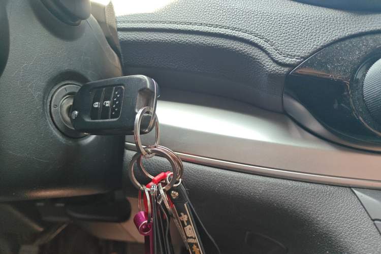 Used Honda CR-V 2016 2.0L Two-Wheel Drive Classic Edition Interior 1