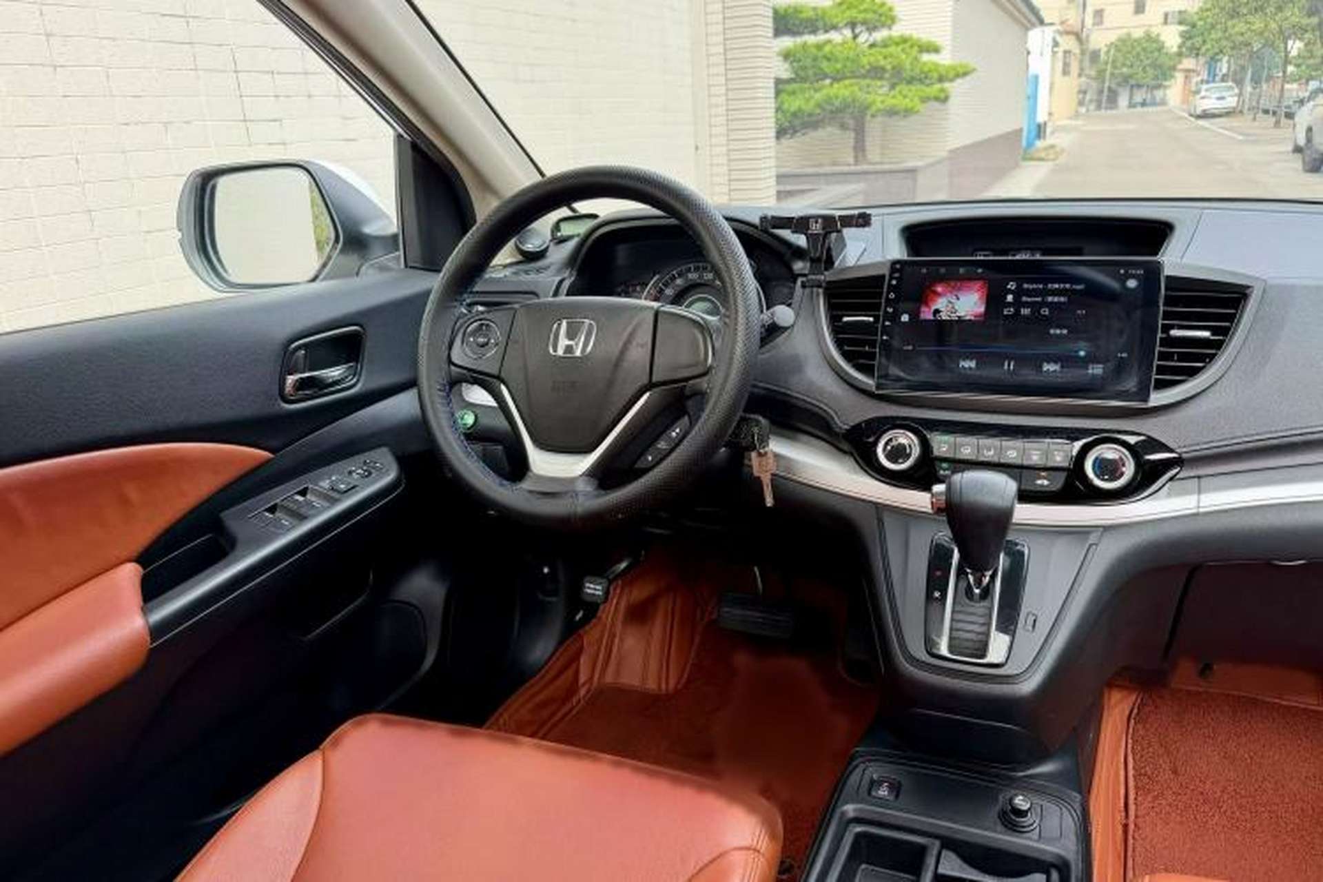 Used Honda CR-V 2016 2.0L two-wheel drive Urban Edition Interior 2