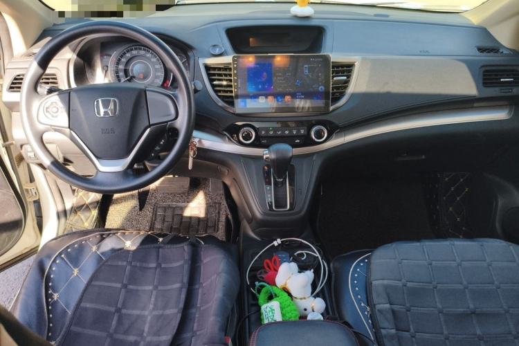 Used Honda CR-V 2016 2.0L two-wheel drive Urban Edition Interior 2