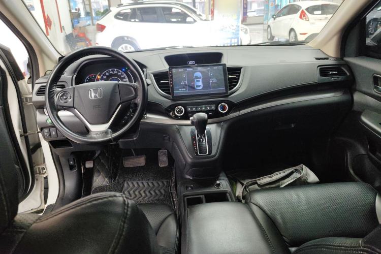 Used Honda CR-V 2016 2.0L two-wheel drive Urban Edition Interior 2