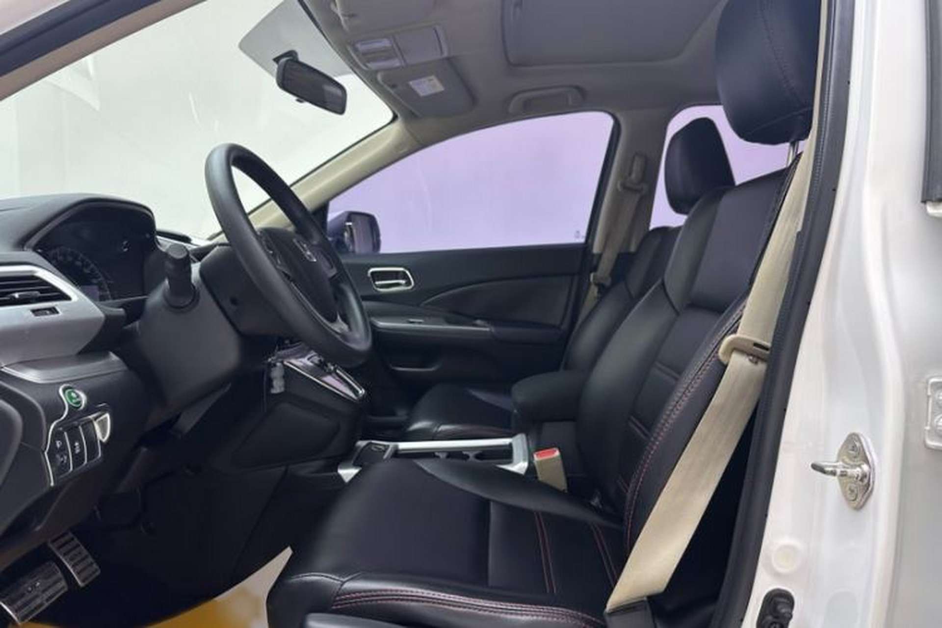 Used Honda CR-V 2016 2.0L two-wheel drive Urban Edition Interior 3