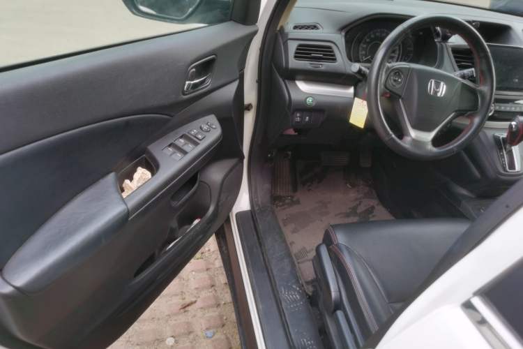 Used Honda CR-V 2016 2.0L Two-Wheel Drive Classic Edition Interior 3
