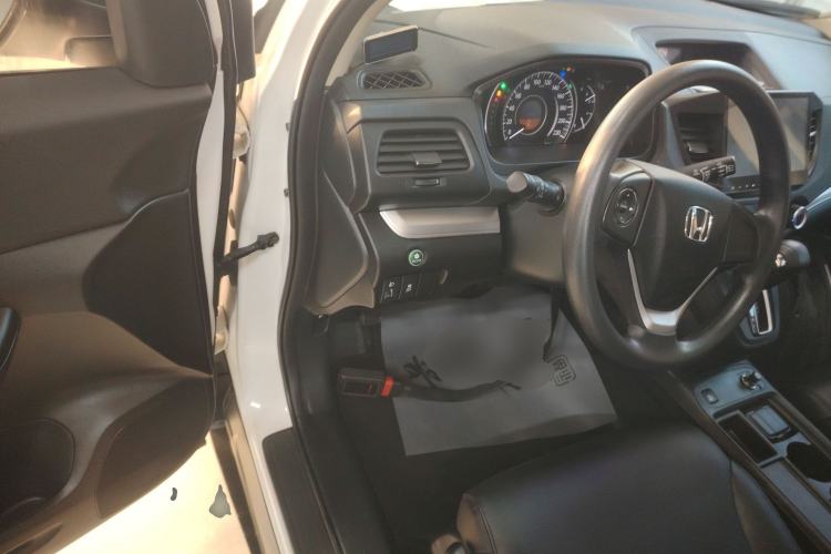 Used Honda CR-V 2016 2.0L two-wheel drive Urban Edition Interior 3