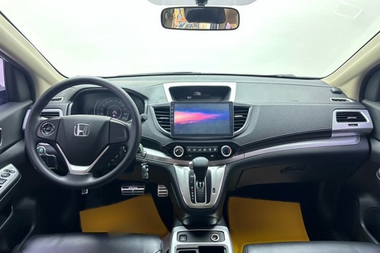 Used Honda CR-V 2016 2.0L two-wheel drive Urban Edition Interior 4