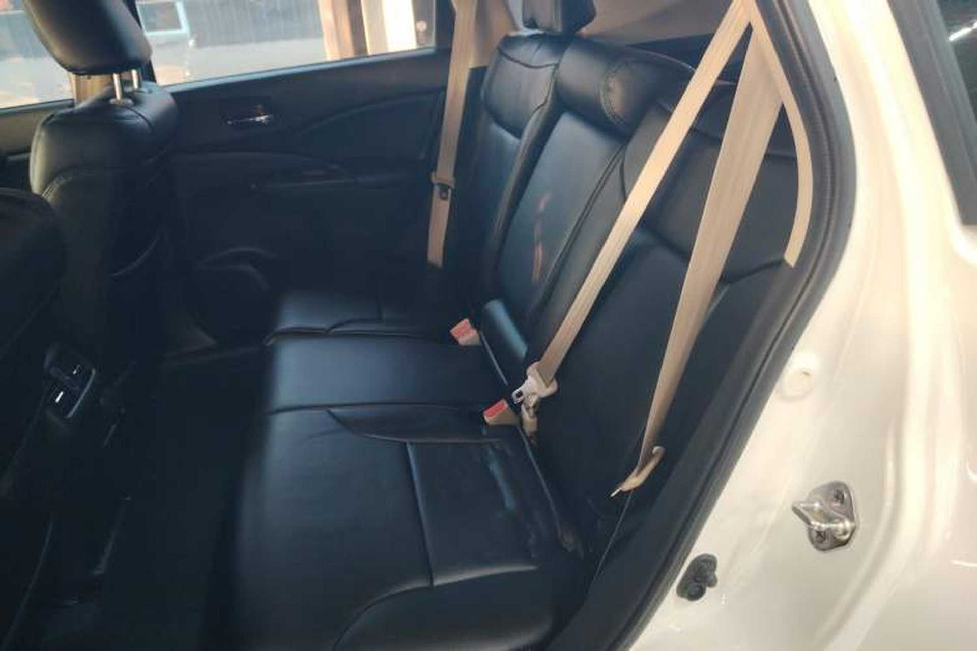 Used Honda CR-V 2016 2.0L two-wheel drive Urban Edition Interior 4