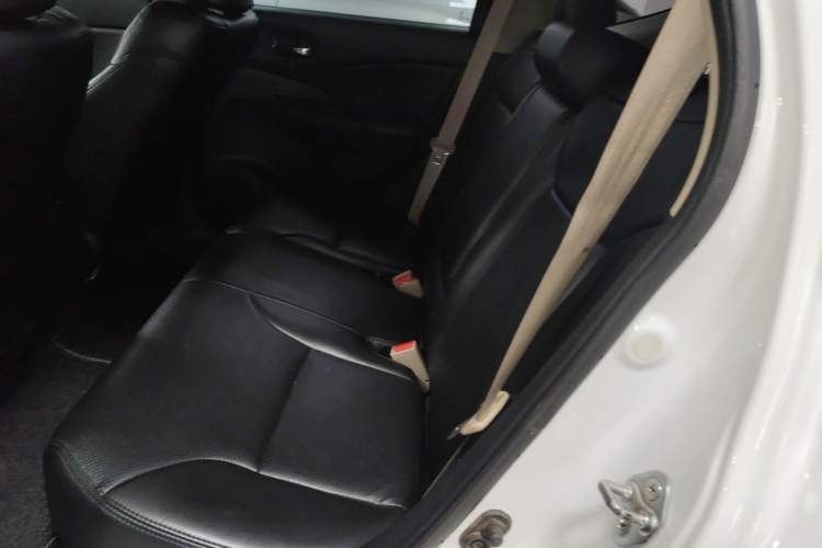 Used Honda CR-V 2016 2.0L two-wheel drive Urban Edition Interior 4
