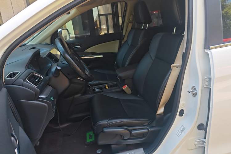 Used Honda CR-V 2016 2.0L two-wheel drive Urban Edition Left Front Seat