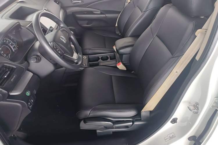Used Honda CR-V 2016 2.0L two-wheel drive Urban Edition Left Front Seat