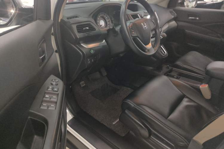 Used Honda CR-V 2016 2.0L two-wheel drive Urban Edition Left Front Seat