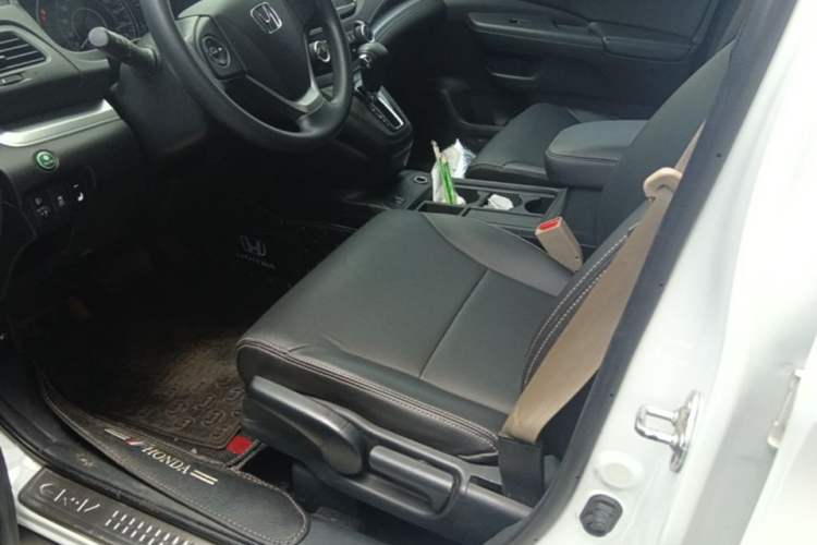 Used Honda CR-V 2016 2.0L Two-Wheel Drive Classic Edition Left Front Seat