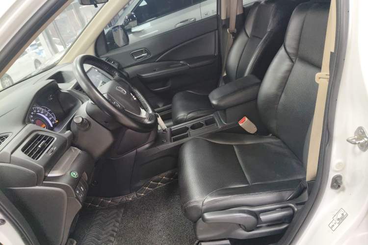 Used Honda CR-V 2016 2.0L two-wheel drive Urban Edition Left Front Seat