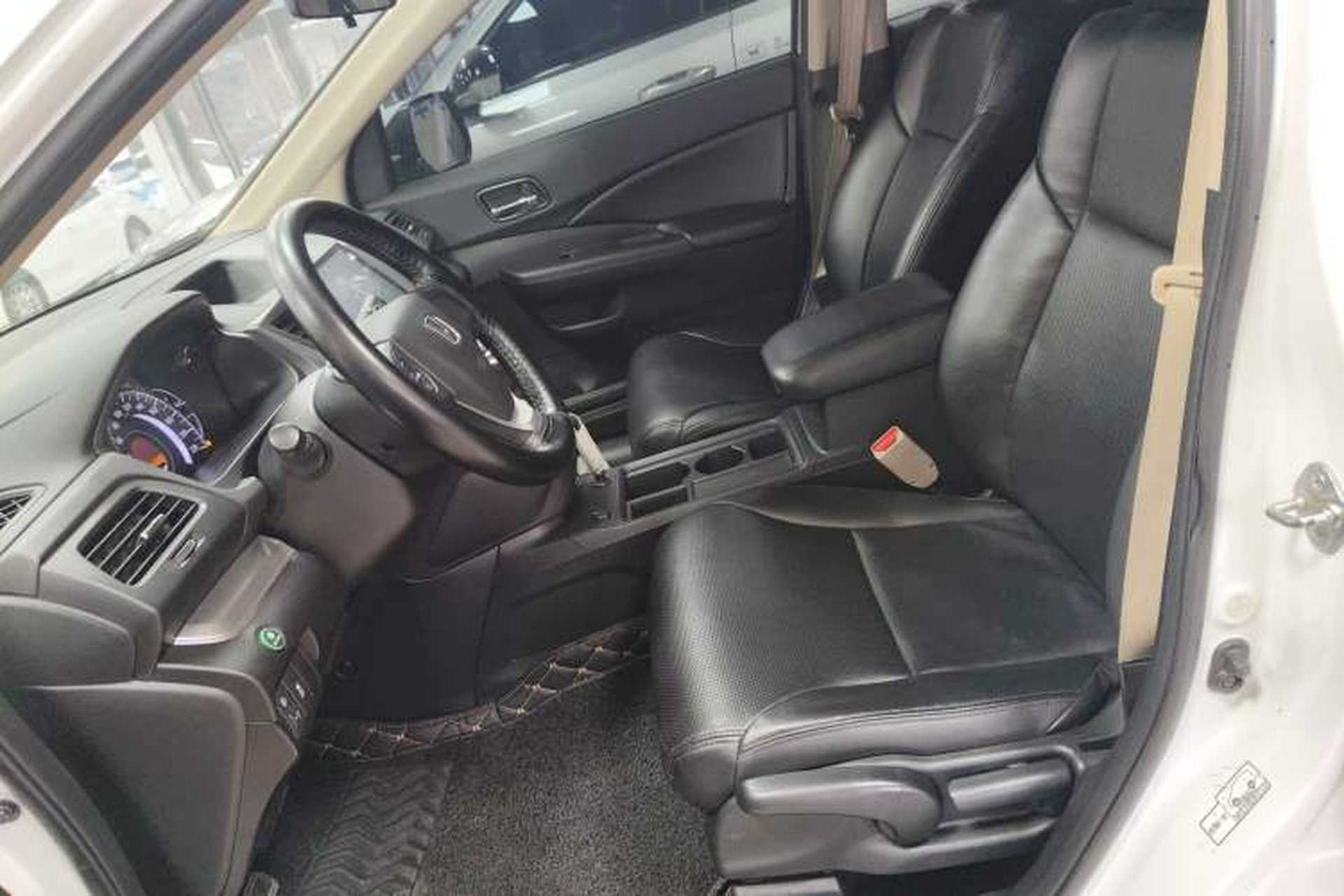 Used Honda CR-V 2016 2.0L two-wheel drive Urban Edition Left Front Seat