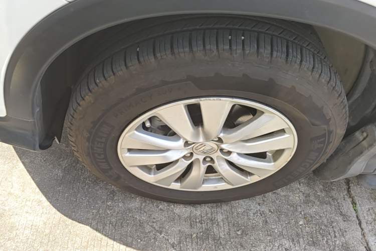 Used Honda CR-V 2016 2.0L two-wheel drive Urban Edition Left Front Wheel Hub