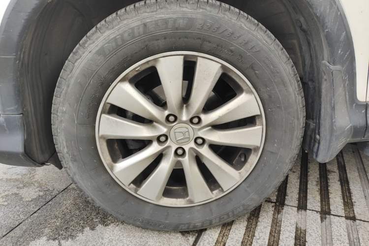 Used Honda CR-V 2016 2.0L two-wheel drive Urban Edition Left Front Wheel Hub