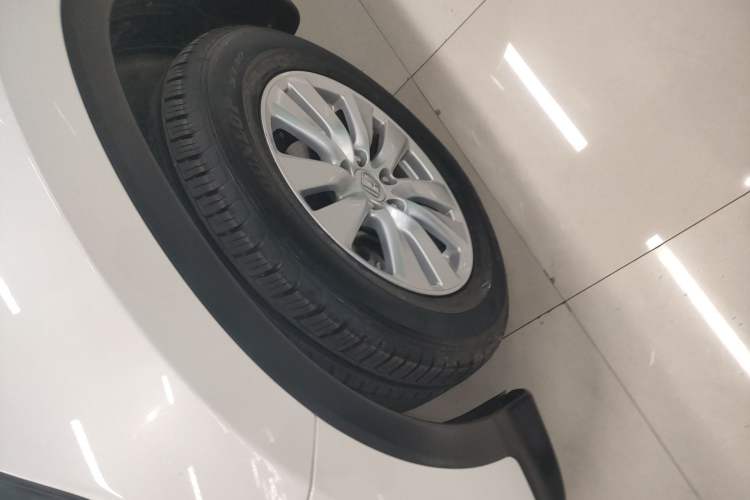 Used Honda CR-V 2016 2.0L two-wheel drive Urban Edition Left Front Wheel Hub