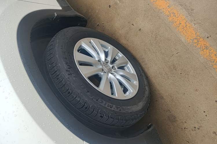Used Honda CR-V 2016 2.0L two-wheel drive Urban Edition Left Front Wheel Hub